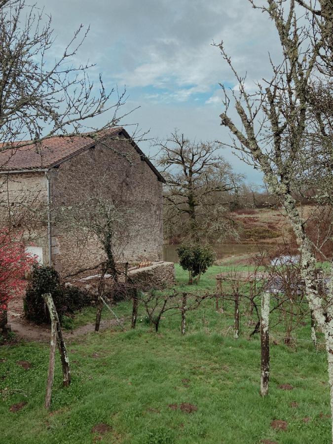 La Ferme Du Pont De Maumy, Cabane Au Bord De L'Etang Et Bain Nordique Busserolles Exterior foto