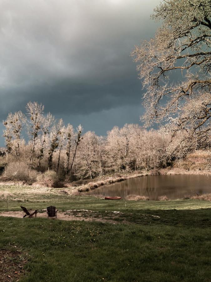 La Ferme Du Pont De Maumy, Cabane Au Bord De L'Etang Et Bain Nordique Busserolles Exterior foto