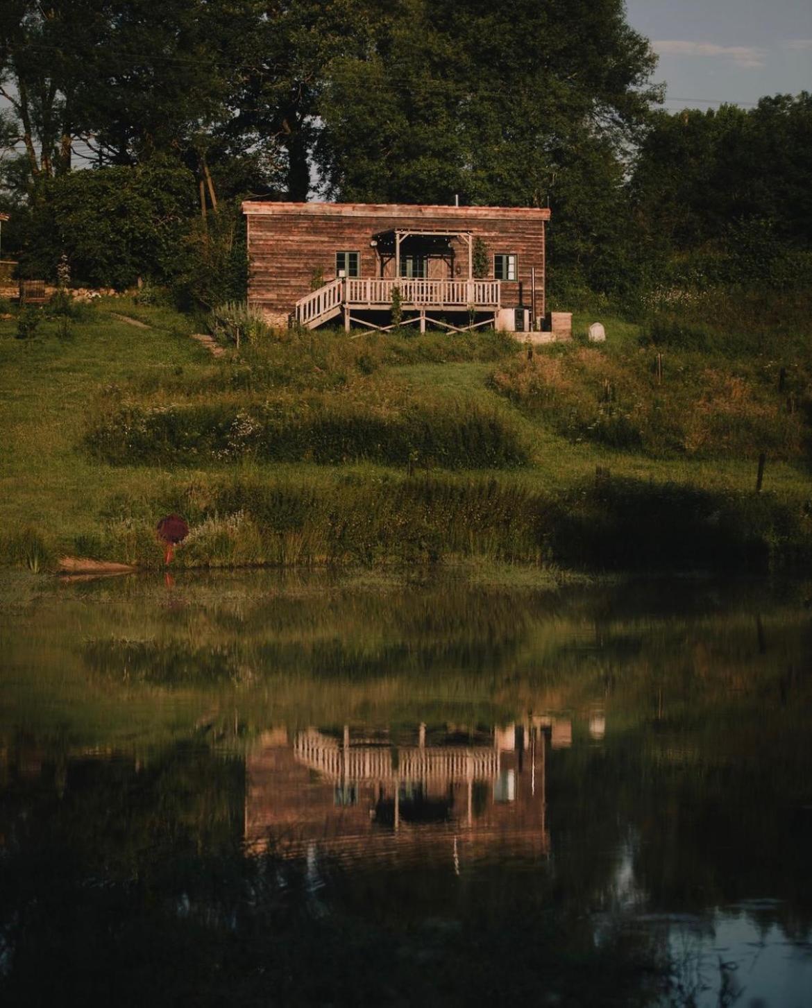 La Ferme Du Pont De Maumy, Cabane Au Bord De L'Etang Et Bain Nordique Busserolles Exterior foto