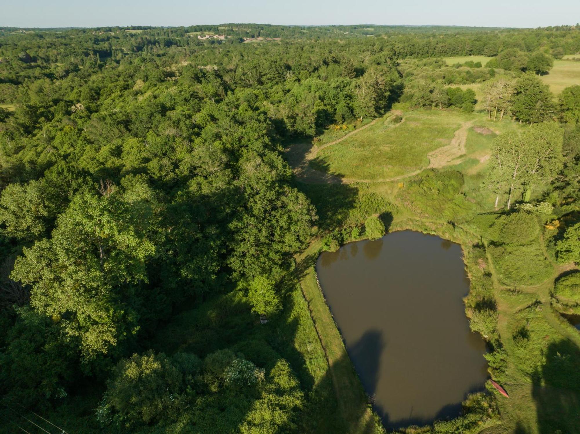La Ferme Du Pont De Maumy, Cabane Au Bord De L'Etang Et Bain Nordique Busserolles Exterior foto